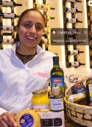 Persona del equipo de WINEBOX con una selección de productos en la tienda